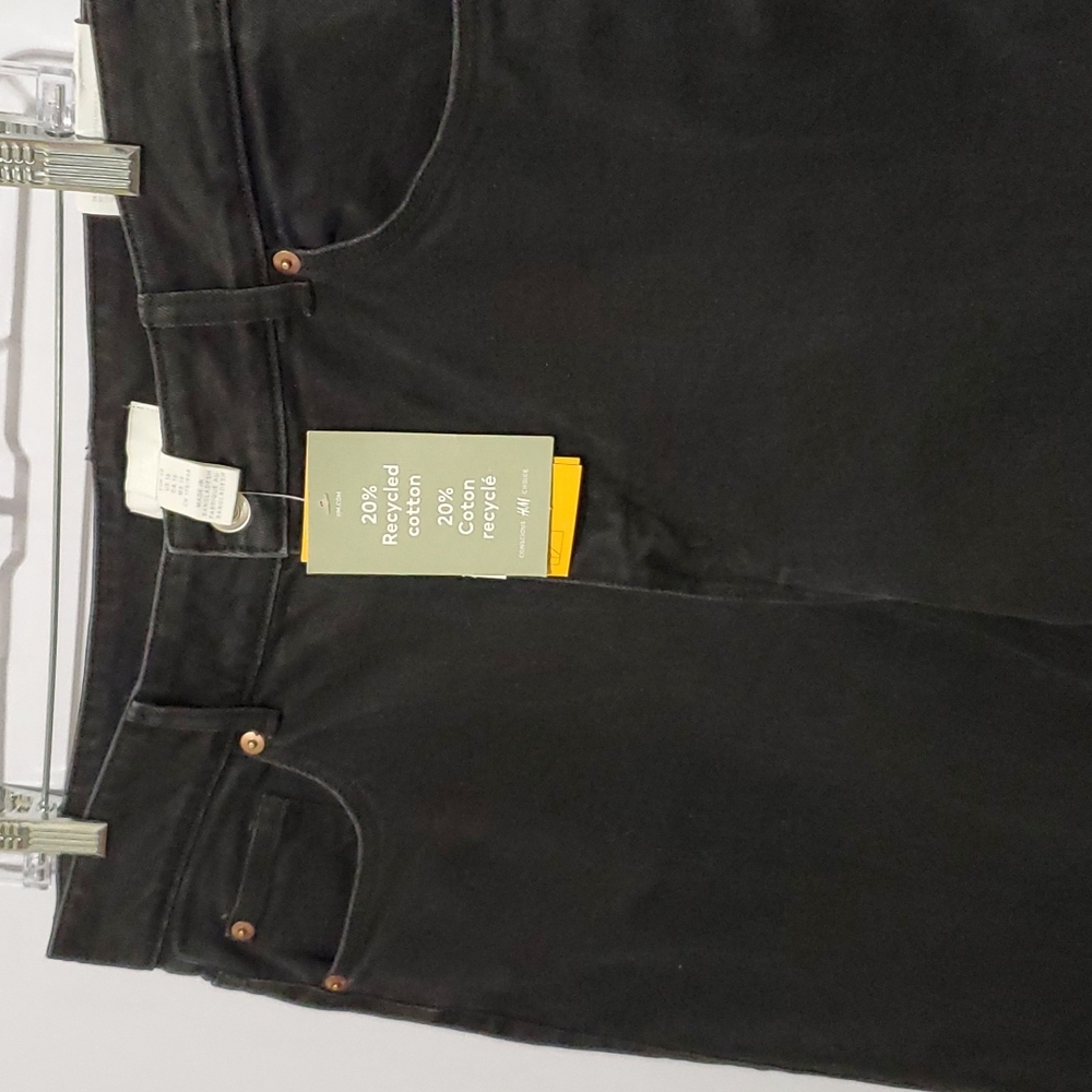 16 H&M Flare Ankle Length Black Jeans - Picture 3 of 8